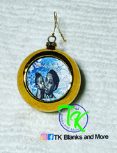 Load image into Gallery viewer, Round ornament